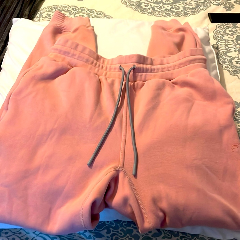 Men’s Fabletics pink jogger